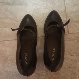 Women's Bivel shoes with arched heel